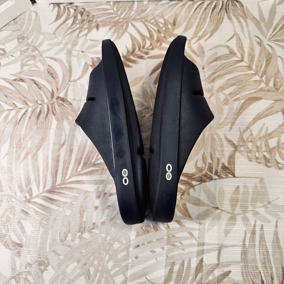 Oofos Recovery Slide Sandals - Picture 4 of 11